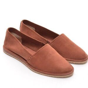Frye Flats and Oxfords for
Women size: 9.5